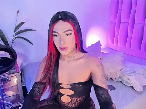 nicolebrunett online show from May 2026 12:33:01 PM