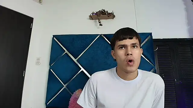 Snapshot of EdwinBoys chatting on June 2026 01:28:01 PM EdwinBoys online show from June 2026 01:28:01 PM
