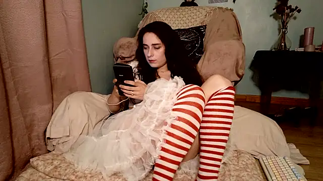 Snapshot of missclochette chatting on June 2026 12:03:02 PM missclochette online show from June 2026 12:03:02 PM