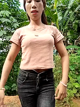 Snapshot of Elena_Mia chatting on May 2026 08:33:02 AM Elena Mia online show from May 2026 08:33:02 AM