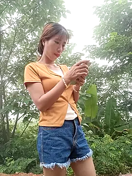 Snapshot of Elena_Mia chatting on May 2026 01:56:01 AM Elena Mia online show from May 2026 01:56:01 AM