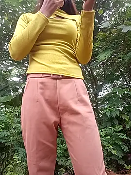 Snapshot of Elena_Mia chatting on June 2026 12:39:01 AM Elena Mia online show from June 2026 12:39:01 AM