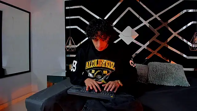 JayTaylorr online show from May 2026 11:28:01 AM