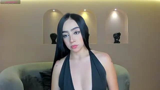 Snapshot of PaulineSanz chatting on May 2026 06:57:02 PM PaulineSanz online show from May 2026 06:57:02 PM