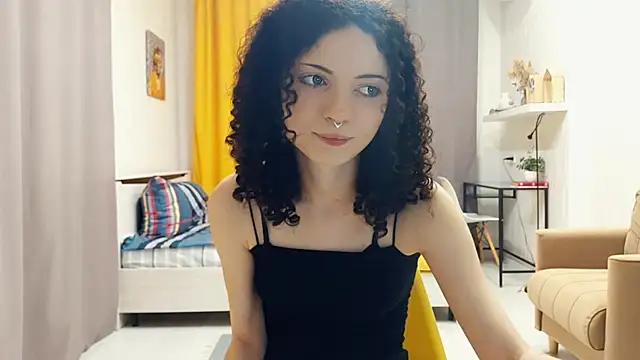 Snapshot of CinnamonCurl chatting on June 2026 11:29:02 PM CinnamonCurl online show from June 2026 11:29:02 PM