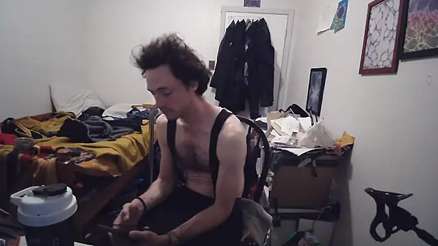 Snapshot of JohnnyMoves chatting on May 2026 05:25:02 AM JohnnyMoves online show from May 2026 05:25:02 AM