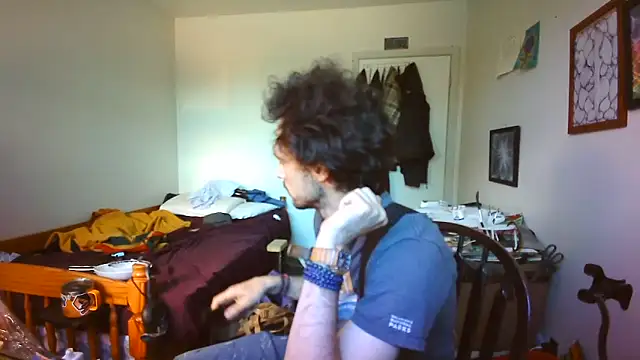 Snapshot of JohnnyMoves chatting on June 2026 03:50:01 PM JohnnyMoves online show from June 2026 03:50:01 PM