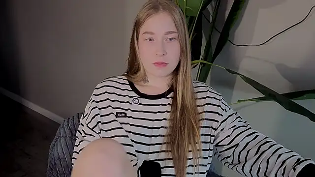 Snapshot of ShowmeYourfetish chatting on June 2026 04:51:02 AM ShowmeYourfetish online show from June 2026 04:51:02 AM