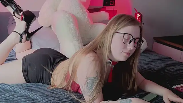 Snapshot of ShowmeYourfetish chatting on July 2026 05:56:01 AM ShowmeYourfetish online show from July 2026 05:56:01 AM