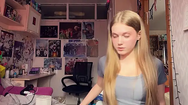 SmileShae online show from April 2026 10:07:02 AM