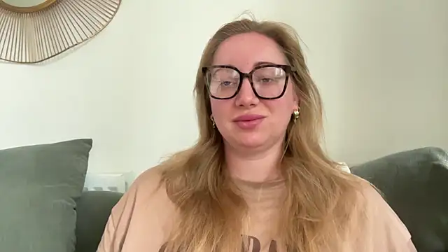 Snapshot of arielsweetieee chatting on June 2026 06:22:02 AM arielsweetieee online show from June 2026 06:22:02 AM