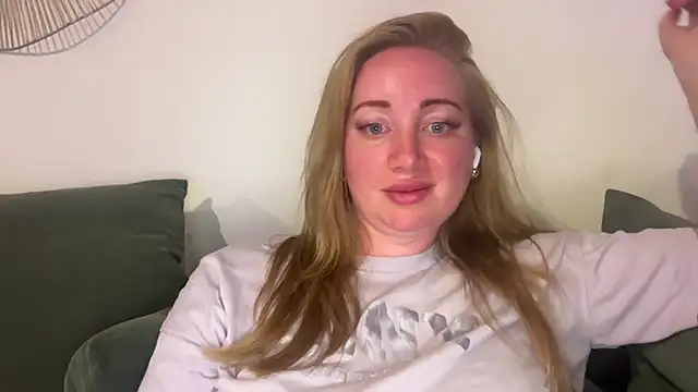 Snapshot of arielsweetieee chatting on July 2026 09:43:01 PM arielsweetieee online show from July 2026 09:43:01 PM
