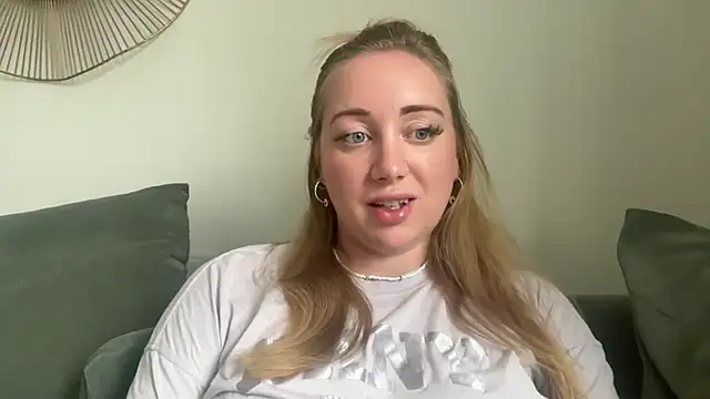 Snapshot of arielsweetieee chatting on July 2026 08:41:02 AM arielsweetieee online show from July 2026 08:41:02 AM