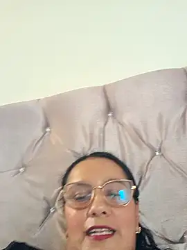 Snapshot of Samanta-42 chatting on April 2026 06:44:02 PM Samanta-42 online show from April 2026 06:44:02 PM