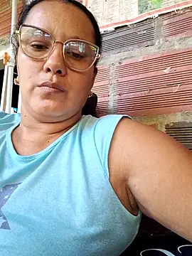 Snapshot of Samanta-42 chatting on May 2026 12:21:02 PM Samanta-42 online show from May 2026 12:21:02 PM