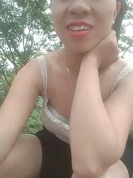 Snapshot of Zara-Lina chatting on April 2026 01:07:01 AM Zara-Lina online show from April 2026 01:07:01 AM