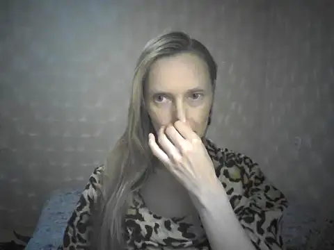 Snapshot of LunaBelle8 chatting on April 2026 05:28:01 PM LunaBelle8 online show from April 2026 05:28:01 PM