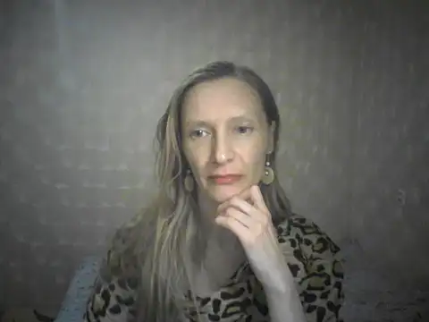 Snapshot of LunaBelle8 chatting on April 2026 07:58:01 PM LunaBelle8 online show from April 2026 07:58:01 PM