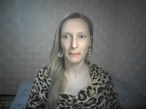 Snapshot of LunaBelle8 chatting on April 2026 05:25:01 PM LunaBelle8 online show from April 2026 05:25:01 PM