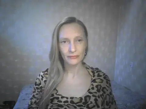 Snapshot of LunaBelle8 chatting on April 2026 05:15:02 PM LunaBelle8 online show from April 2026 05:15:02 PM