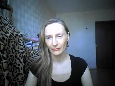Snapshot of LunaBelle8 chatting on April 2026 11:01:02 AM LunaBelle8 online show from April 2026 11:01:02 AM
