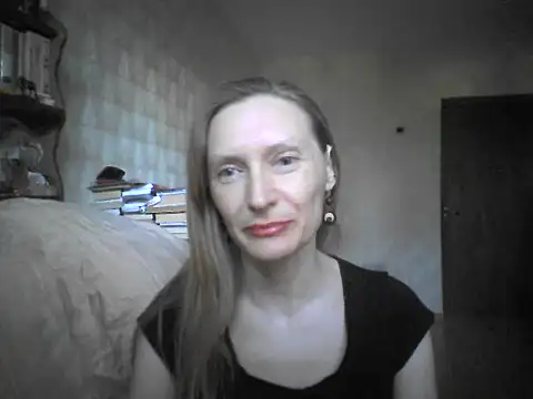 Snapshot of LunaBelle8 chatting on June 2026 04:31:02 PM LunaBelle8 online show from June 2026 04:31:02 PM