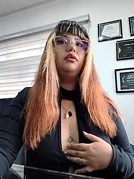 Snapshot of BelleVivianne chatting on April 2026 01:03:02 PM BelleVivianne online show from April 2026 01:03:02 PM