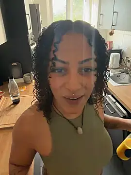 Snapshot of SweetPetiteNoir chatting on June 2026 05:16:02 AM SweetPetiteNoir online show from June 2026 05:16:02 AM