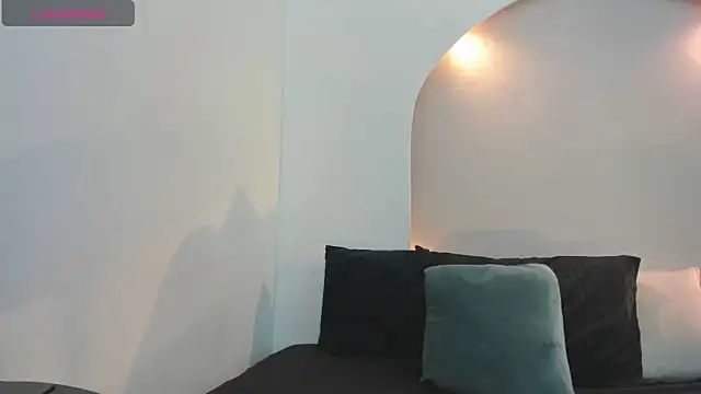 Snapshot of lucy_rouse1 chatting on April 2026 01:06:01 PM lucy rouse1 online show from April 2026 01:06:01 PM
