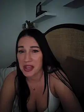 Snapshot of ashleyleeXX chatting on April 2026 10:57:01 AM ashleyleeXX online show from April 2026 10:57:01 AM
