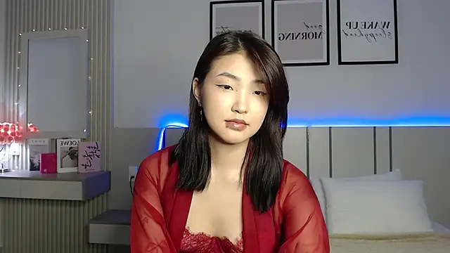Maiaxoxo online show from June 2026 12:18:02 PM
