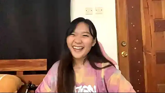 LaurenHenk online show from April 2026 01:03:01 PM