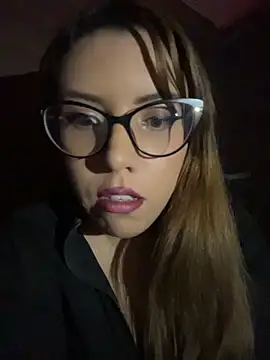 Snapshot of AliceMtz chatting on May 2026 09:22:01 PM AliceMtz online show from May 2026 09:22:01 PM