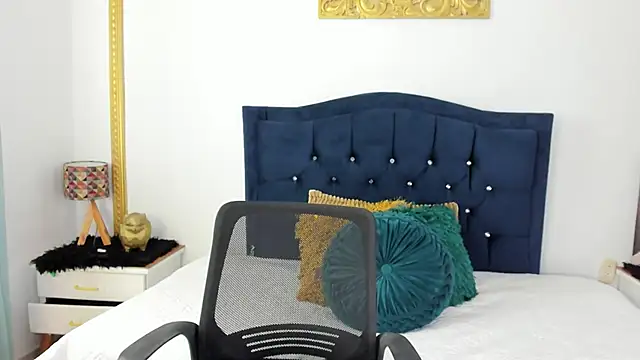 AmberKayleigh online show from June 2026 01:57:02 PM