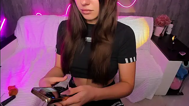 Snapshot of Elle_goldman chatting on June 2026 04:05:01 PM Elle goldman online show from June 2026 04:05:01 PM