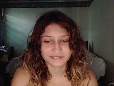 Snapshot of AnnieLorin chatting on July 2026 04:05:01 PM AnnieLorin online show from July 2026 04:05:01 PM
