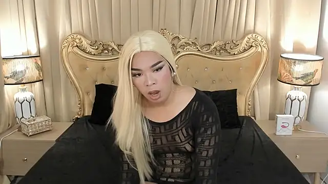 Snapshot of OliviaRoxy chatting on May 2026 08:32:01 AM OliviaRoxy online show from May 2026 08:32:01 AM