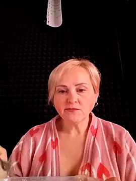 Snapshot of Svetlysvet chatting on April 2026 05:32:02 AM Svetlysvet online show from April 2026 05:32:02 AM
