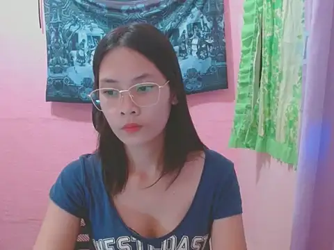 Snapshot of Sweetsexylady19 chatting on July 2026 06:17:02 AM Sweetsexylady19 online show from July 2026 06:17:02 AM
