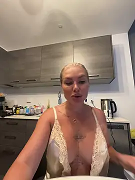 Snapshot of Karen_Luxe chatting on May 2026 11:46:02 PM Karen Luxe online show from May 2026 11:46:02 PM