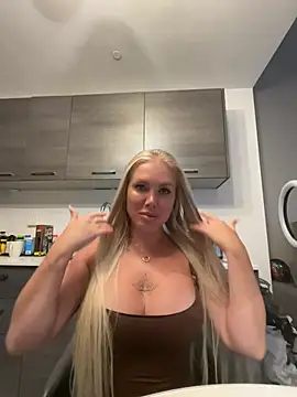Snapshot of Karen_Luxe chatting on June 2026 11:44:01 PM Karen Luxe online show from June 2026 11:44:01 PM
