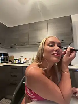Snapshot of Karen_Luxe chatting on June 2026 01:41:02 AM Karen Luxe online show from June 2026 01:41:02 AM