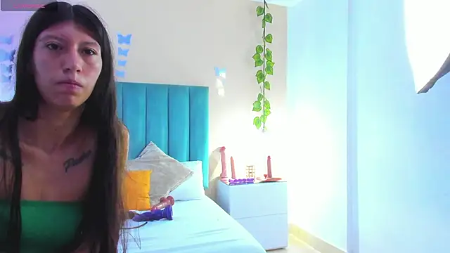 Snapshot of ARIANA_CRI-X chatting on May 2026 11:38:02 AM ARIANA CRI-X online show from May 2026 11:38:02 AM