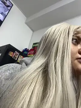 Snapshot of lya_nekko_ chatting on May 2026 05:14:01 AM lya nekko online show from May 2026 05:14:01 AM