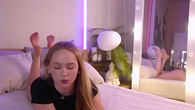 Emi Sterling online show from April 2026 01:41:02 PM