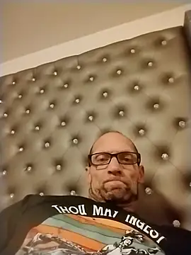 dickbishop77 online show from April 2026 11:31:02 AM