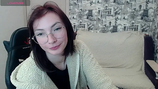 Sweet Berry   online show from May 2026 04:42:02 AM