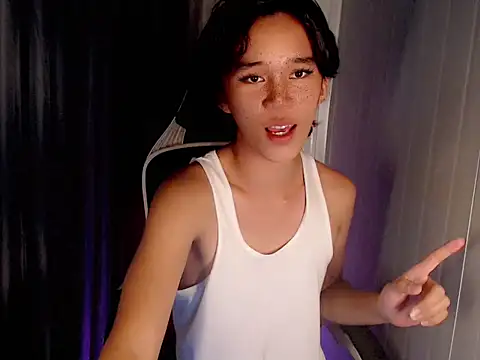 Snapshot of urnaughty_paul chatting on May 2026 06:40:02 AM urnaughty paul online show from May 2026 06:40:02 AM