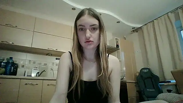 Snapshot of Lisanta chatting on May 2026 05:10:02 PM Lisanta online show from May 2026 05:10:02 PM