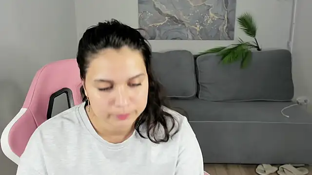 Vivien Ross online show from May 2026 04:13:02 PM
